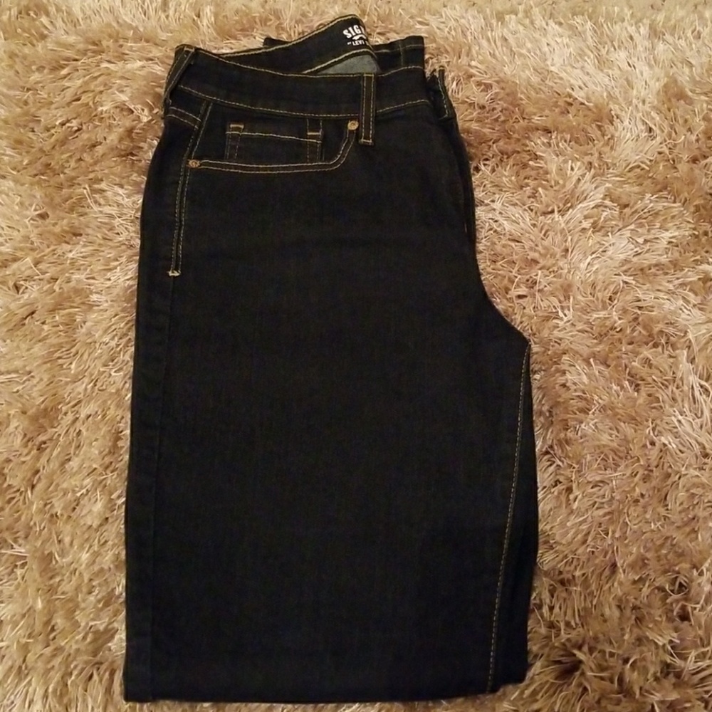 Like new Levi skinny jeans
